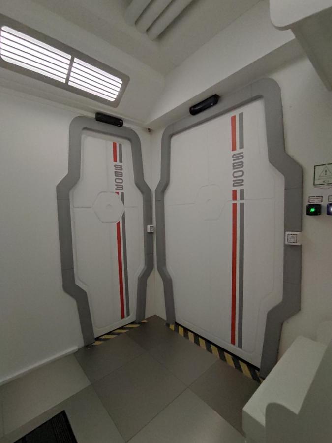 Apartment Space Lodge, Vaisseau Spatial - Jeu Type Escape Game Lisieux